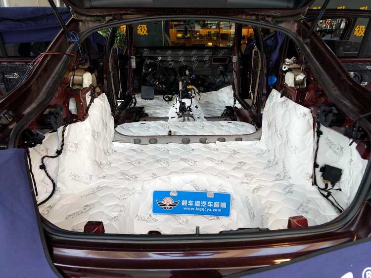 尽除异味厦门靓车港斯柯达昊锐汽车隔音改装大白鲨