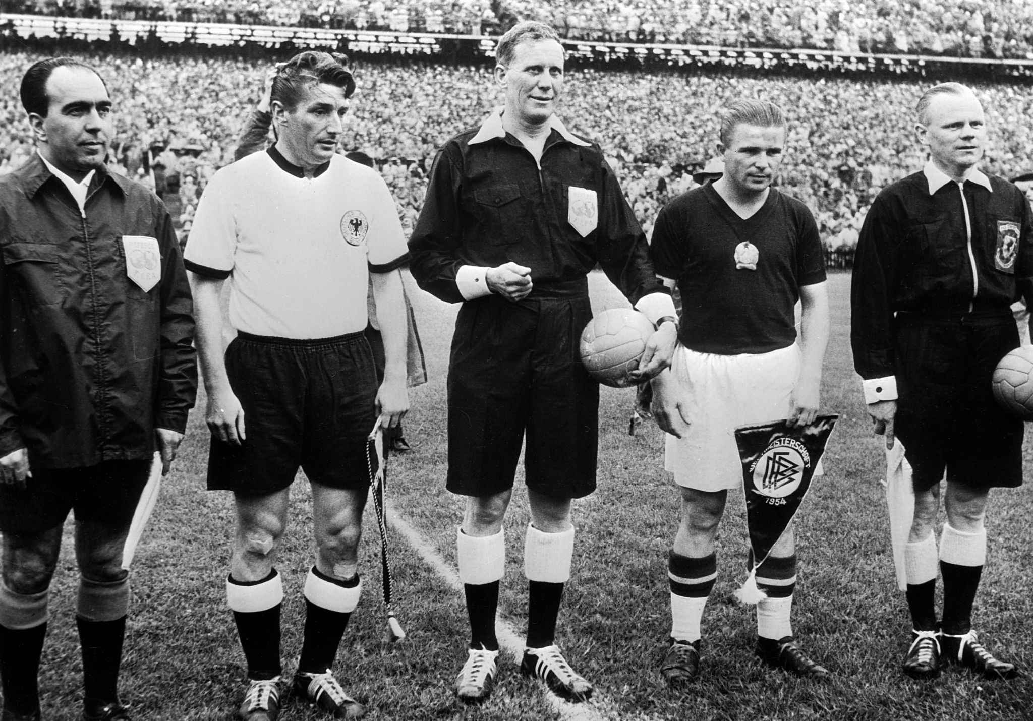 adidas阿迪达斯三叶草运动老爹鞋,adidas阿迪达斯三叶草贝壳头板鞋