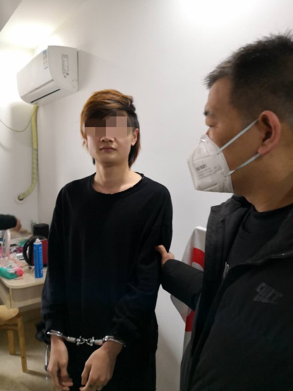 假卖口罩真诈骗民警循迹破案,朋友圈售卖口罩骗49万