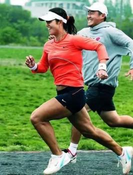 疯狂的李娜：14岁丧父、欠债不认命，苦拼15载成网球天后身价上亿