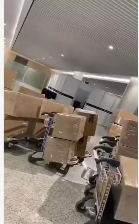 口罩紧缺！千名四川导游变身“特快快递“ 从海外带回200万只口罩