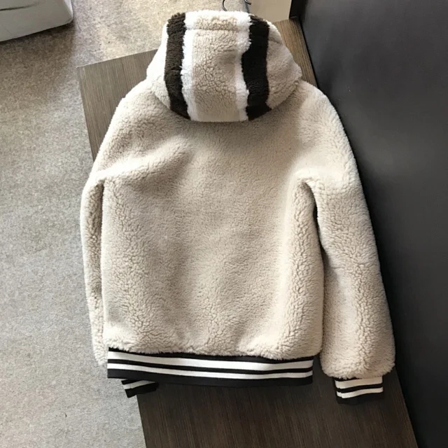 lv中国首发皮毛一体皮衣,lv绵羊毛