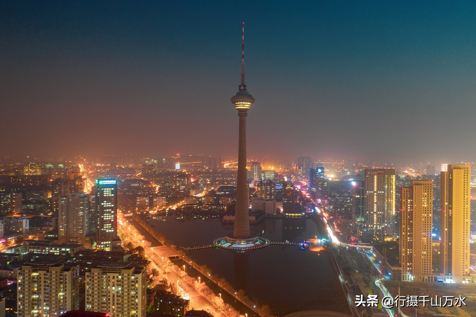 航拍天津天塔,天塔是世界唯一一座水中之塔