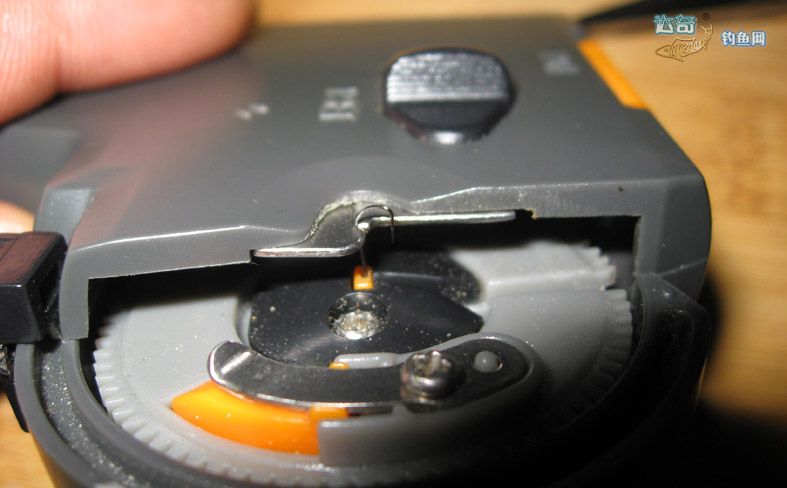 电动绑钩器绑鱼钩教程,鱼钩电动绑钩器使用方法