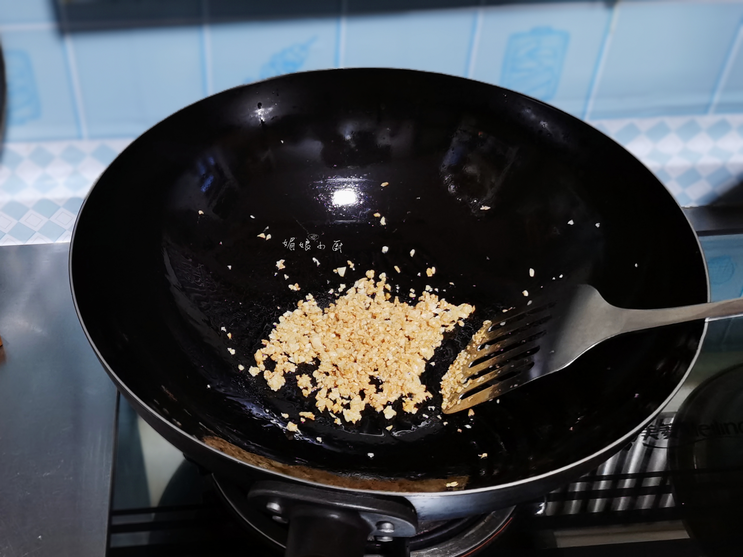 蒜蓉粉丝蒸扇贝的教程你学会了吗,蒜蓉粉丝蒸扇贝做法扇贝怎么处理