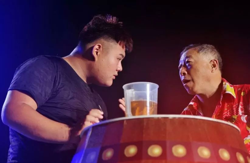 酒王大赛周赛吹瓶最快3秒70！金沙滩啤酒城喊你来战！