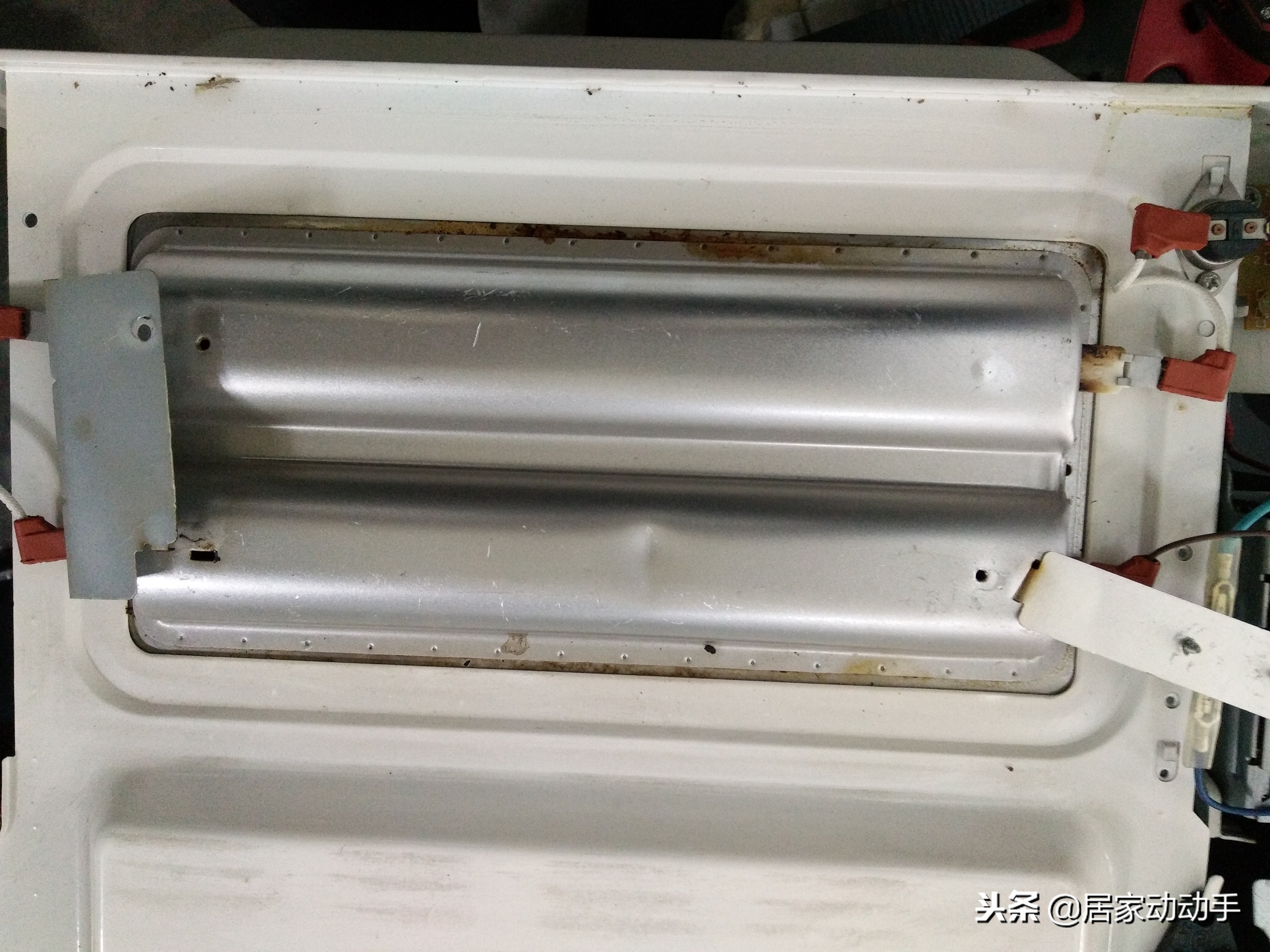 微波炉爆炸后飞溅物如何清洗,微波炉食物炸了怎么办