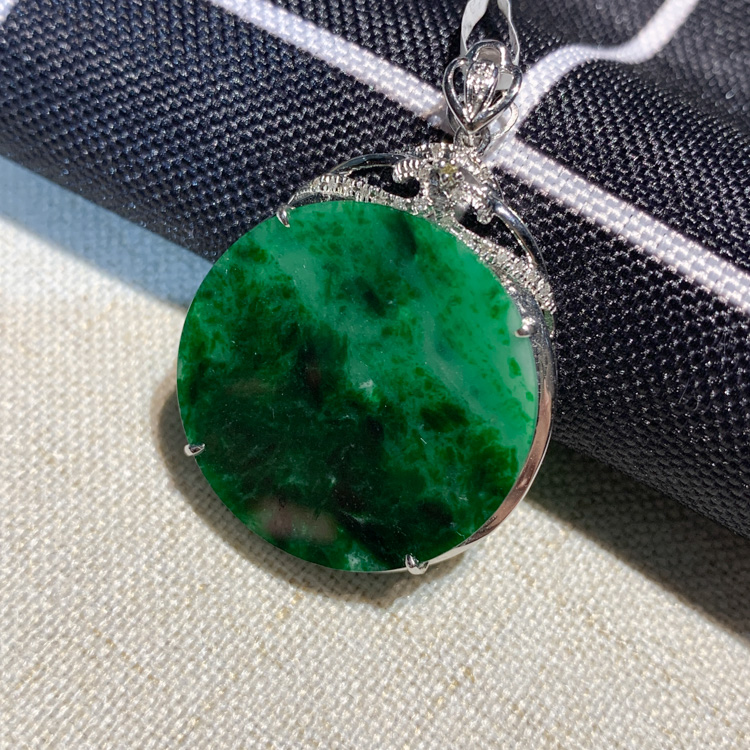 翡翠也会掉段吗,翡翠能治病吗