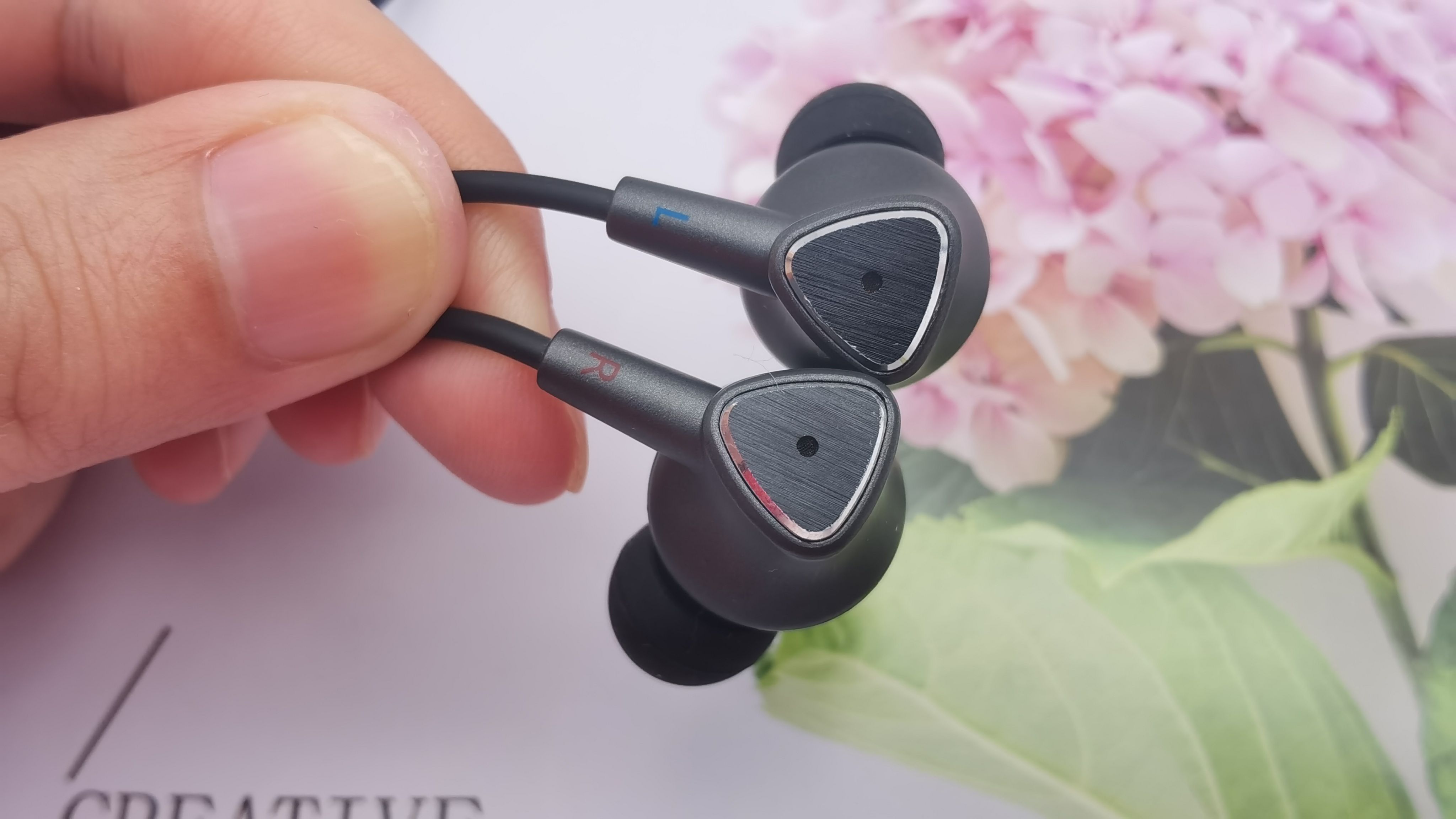 爱国者蓝牙耳机w08降噪怎么开,爱国者aigow08