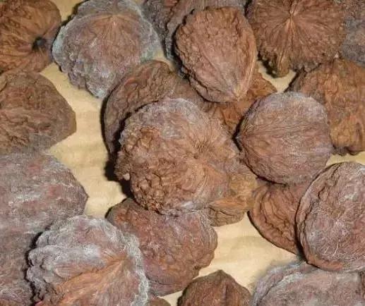 手串发霉了可以用水清洗吗,手串受潮发霉怎么处理