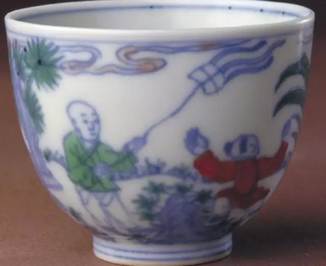 斗彩玲珑,斗彩姹紫特征