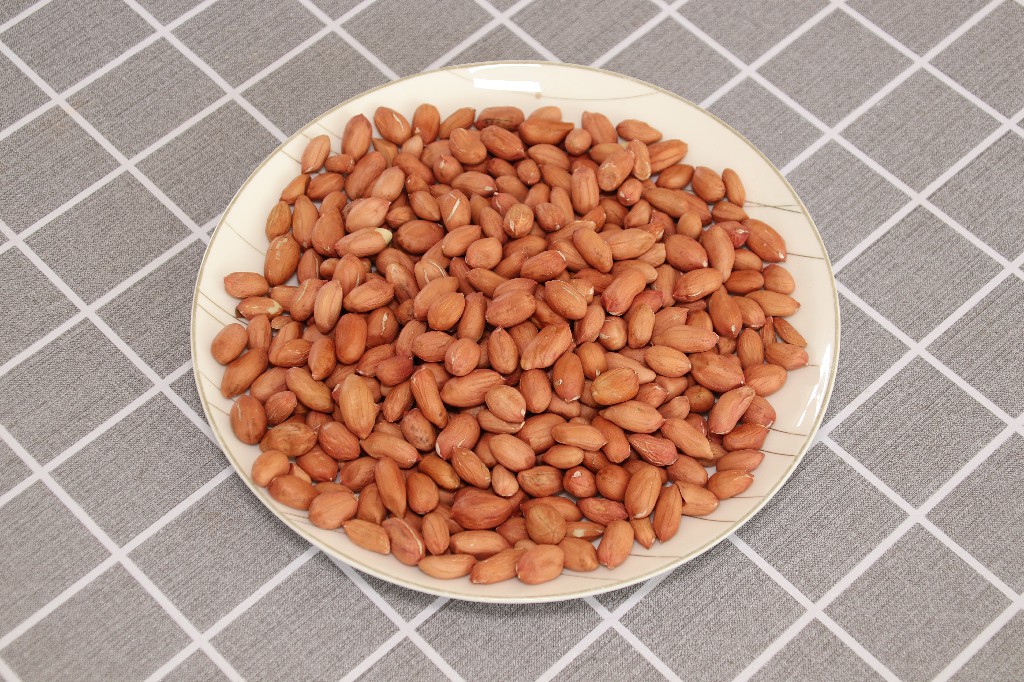 油炸花生米，万万不要直接炸了，多加这一步，不糊，放几天不返潮