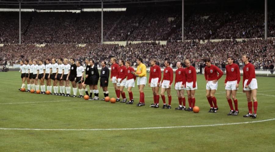 04年欧洲杯最经典战役英葡大战,2022年欧洲杯英德大战穆勒单刀