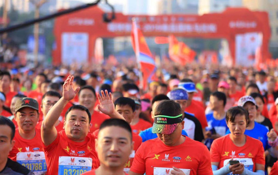 万人高呼!一场马拉松,认清了南昌的真面目