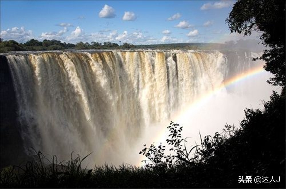 #全民热遗#小天独家，你敢不敢在这个瀑布上洗澡？