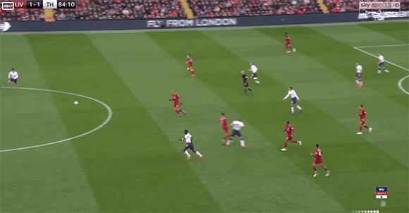 金球之争领跑梅西，范戴克强在哪里？详解荷兰中卫技术特性