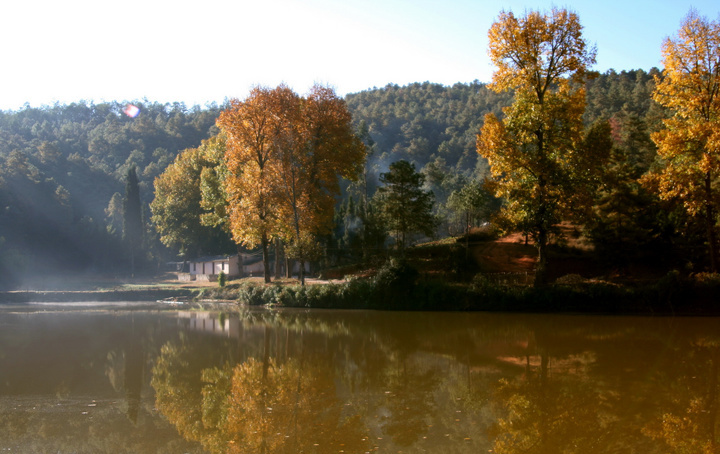 云南云光厂，83年的老字号，背山临湖，诞生中国首架*用军**望远镜