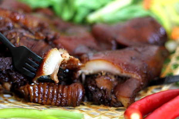 大锅焖猪头正宗做法,焖猪头最正宗的做法