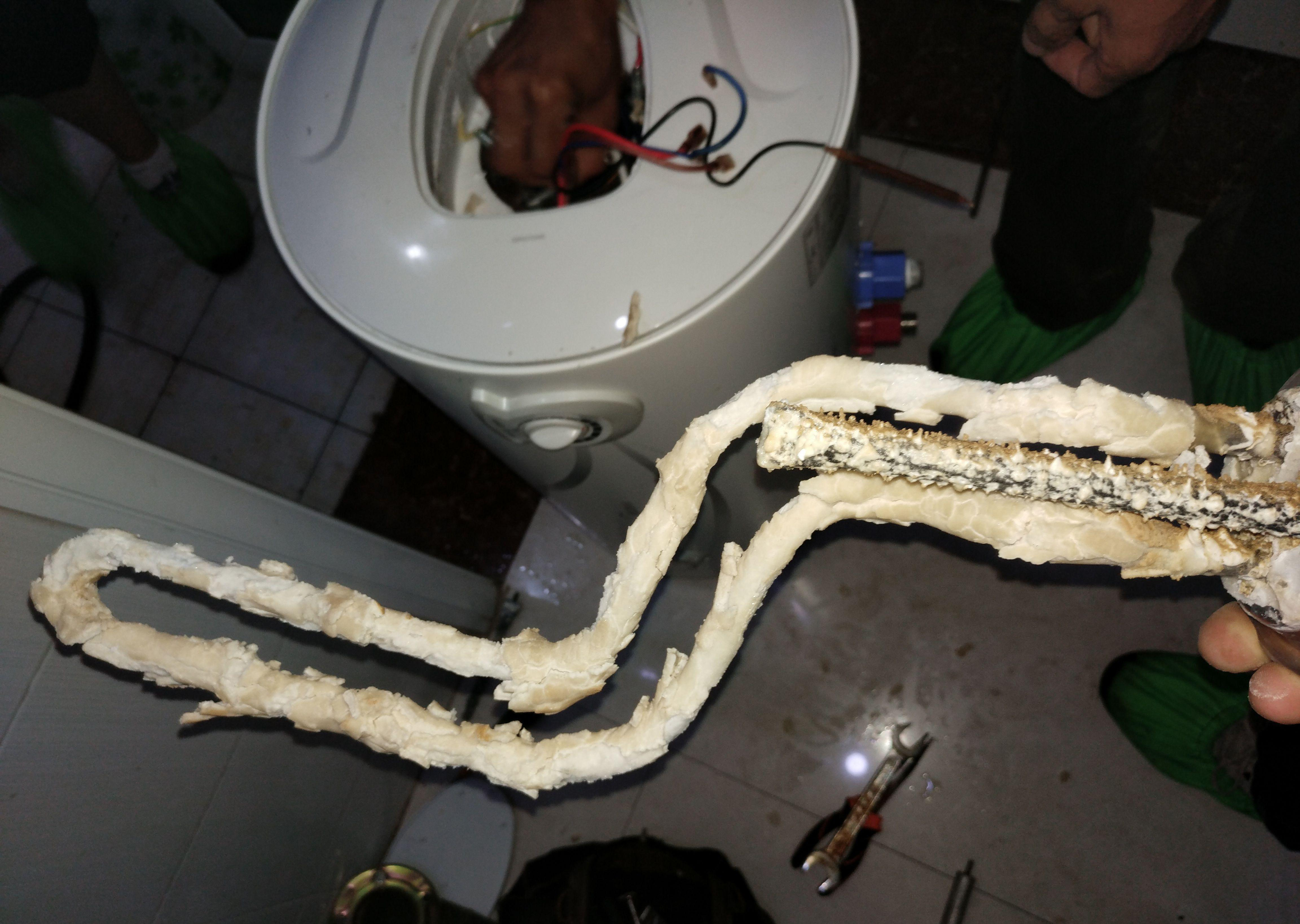 电热水器买什么牌子的好更安全,同一品牌电热水器便宜和贵的区别