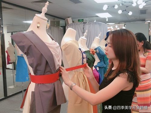 想转行服装,服装搭配师入行工作内容