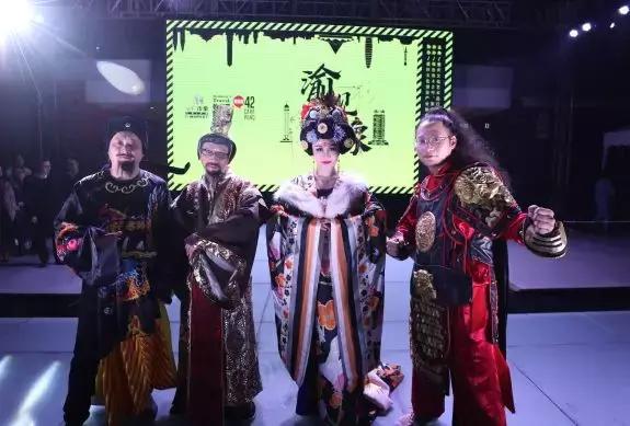 一个人出去有点无聊,一个人出去玩无聊吗