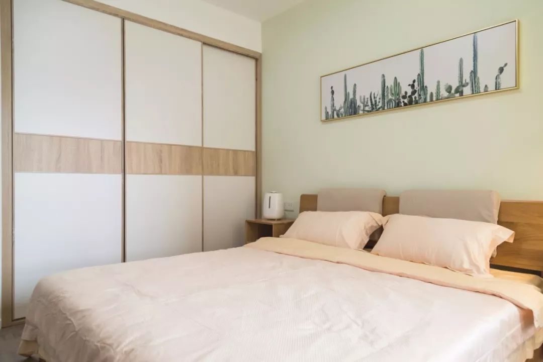 衣柜定制效果黄色原木,全屋定制白色衣柜轻奢效果图