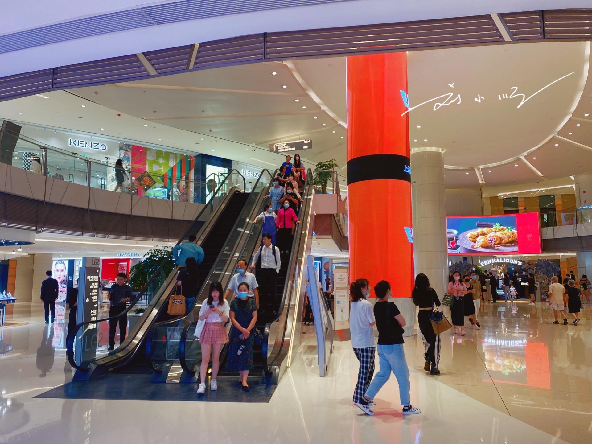 上海东方明珠塔周围哪个商场最大,上海魔都最大的商场