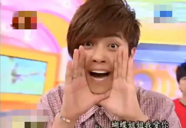 比新发色更抢眼的是她的微博改了两个字？