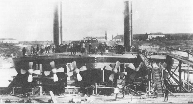 外形奇特的圆盘战舰,一开炮就原地打转,战争中毫无战果