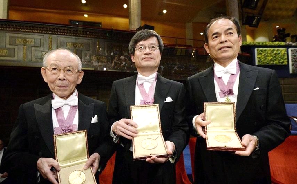 不要蒙着眼睛看人,不要蒙着眼睛追光