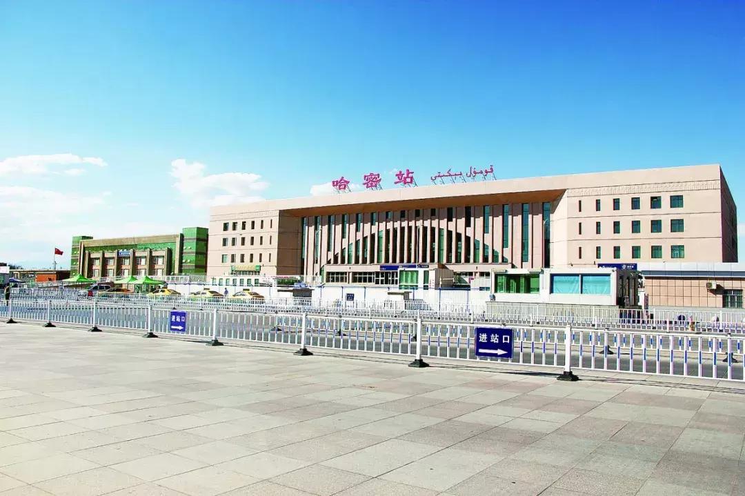 哈密火车站新旧图,哈密火车站的历史变迁