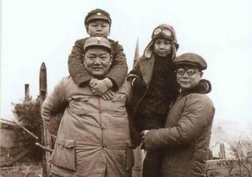 将军罗炳辉：外号“罗大肚子”，因肥胖患上高血压，牺牲在建国前