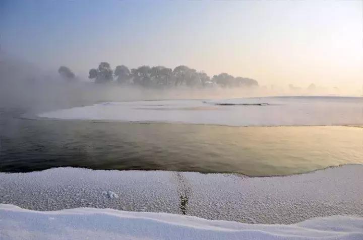 雾凇之美宛若仙境,连云港花果山雾凇美得像仙境