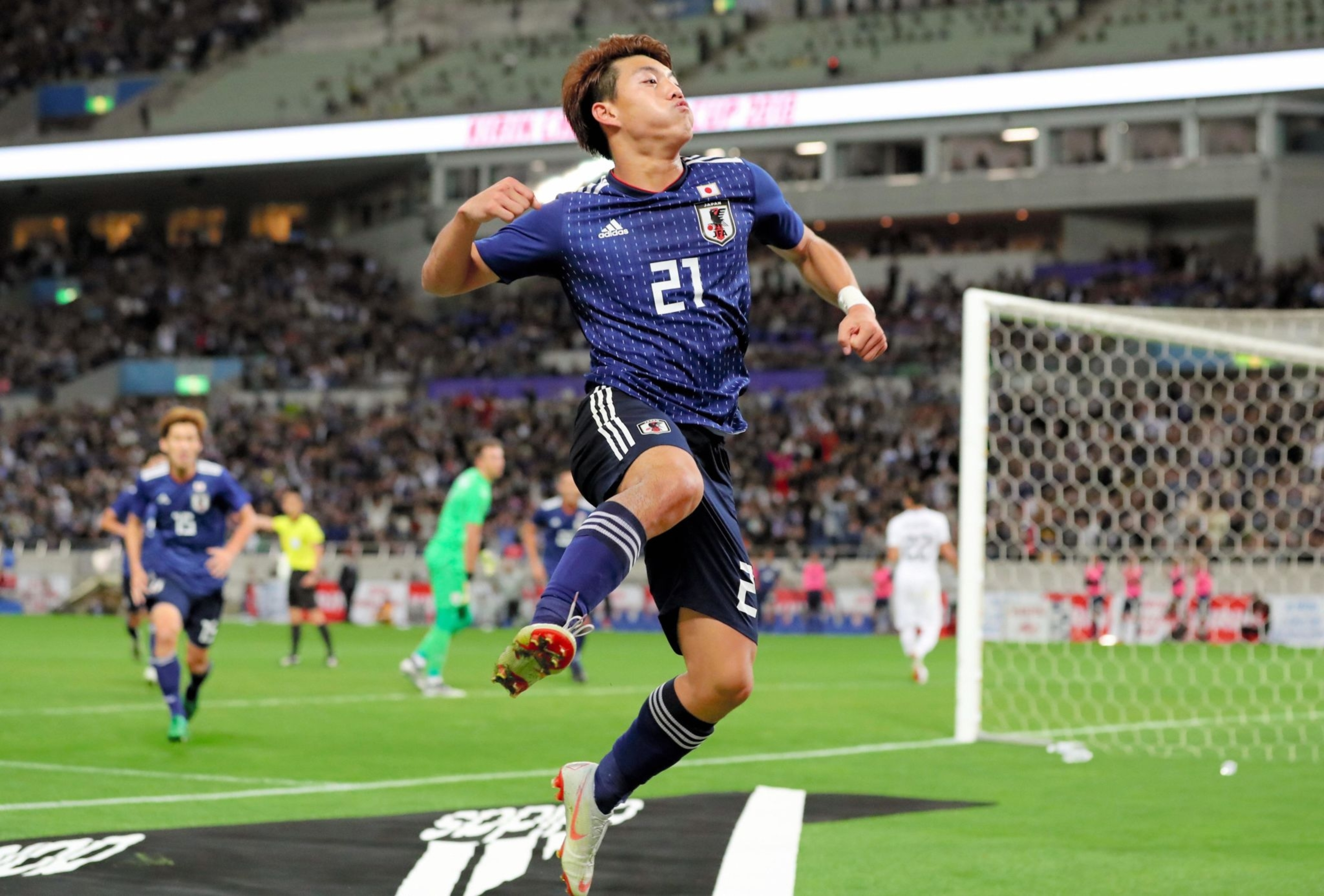 他被誉为平成时代最后的怪物,亦是日本新世代最强妖人