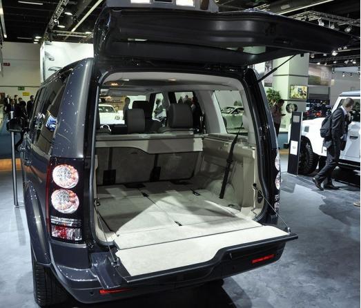 汽车后盖开启方向,汽车后盖的打开按键