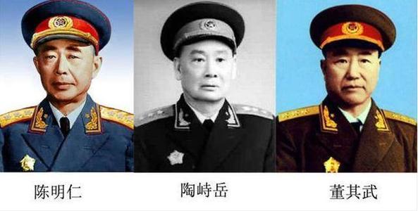 记者提问：老蒋回大陆，能担任什么职位？总理微微一笑说了五个字