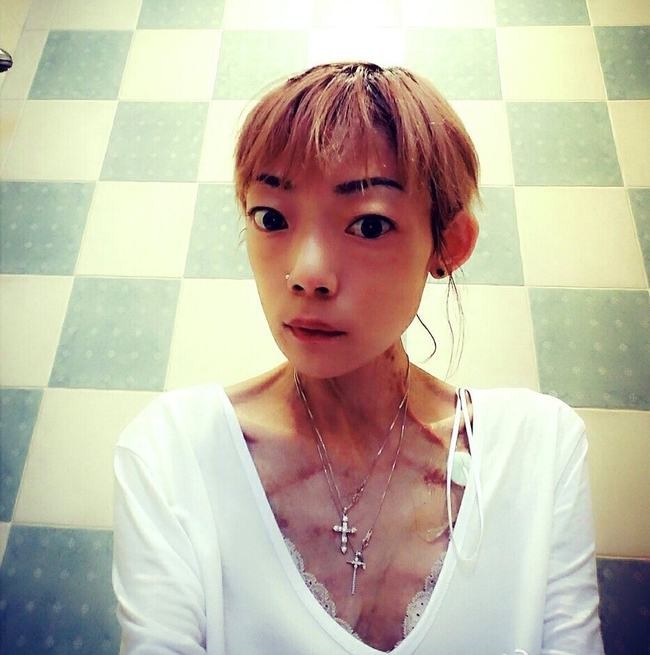 23岁女明星拒绝牛津大学，选择嫁入豪门，8年后过着这样的生活