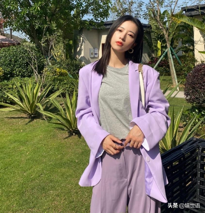 周雨彤穿板鞋图片,周雨彤spell牛仔裤穿搭