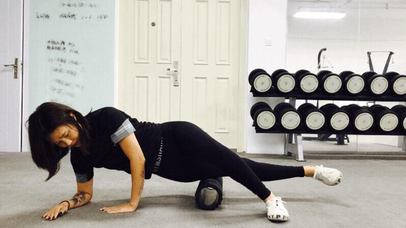 孕妇企鹅步锻炼,孕期蹲跨练习