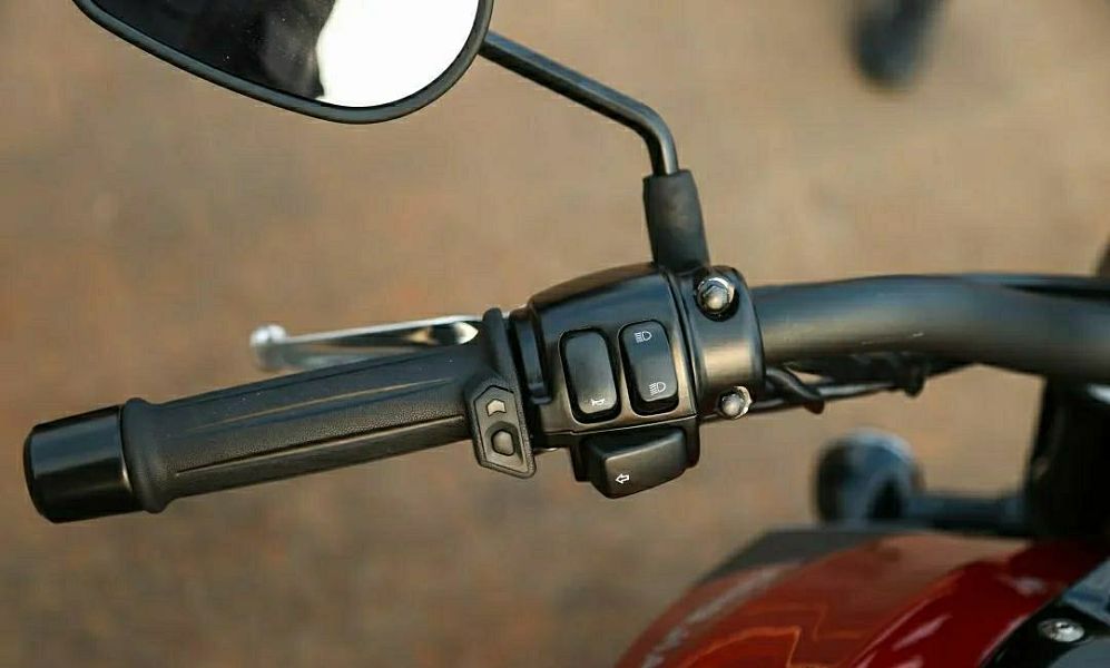 龙嘉V霸650发布：辐条、日清、KYB、无钥、座椅手把加热