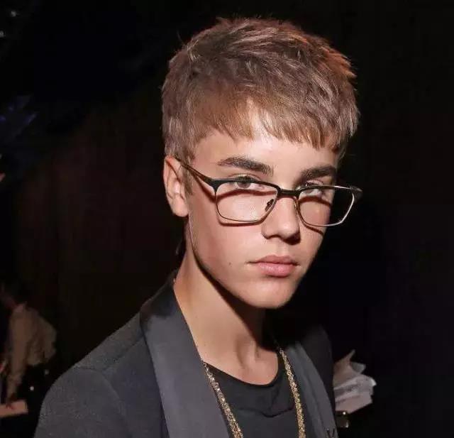 丁日，你妈喊你回家剪头了