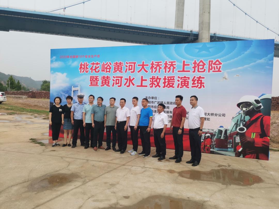 紧急营救隧道坍塌,桃花峪大桥救人