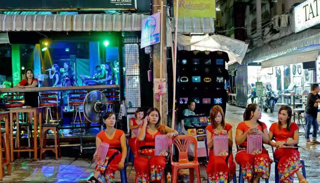 无数的血汗工厂，“*灯区红**”合法，泰国下一步该何去何从？