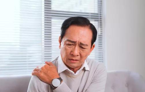 经常打嗝的人要注意了，有可能是肝癌的警示信号