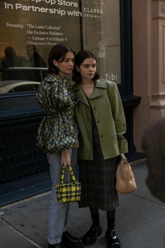 呢子大衣和皮大衣哪个暖和,羊毛大衣与皮大衣哪个好看