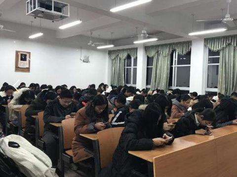 现在一些大学开始推广手机袋，到底是为什么？