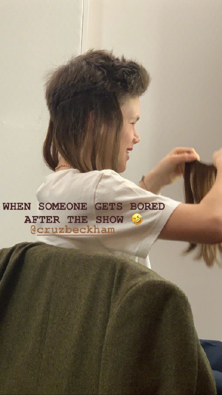 贝嫂时装秀丸子头,贝嫂2023品牌大秀