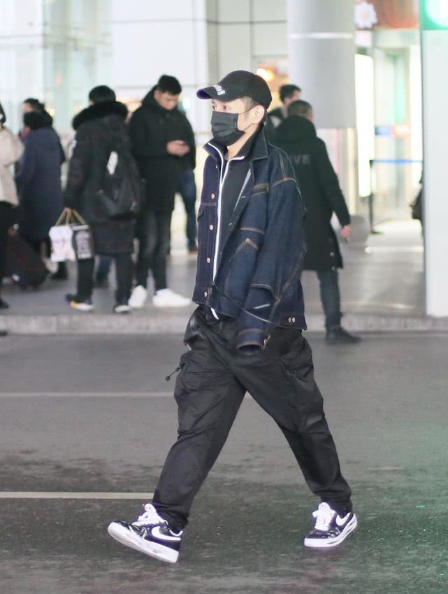 维嘉穿着条纹衣服,维嘉穿搭