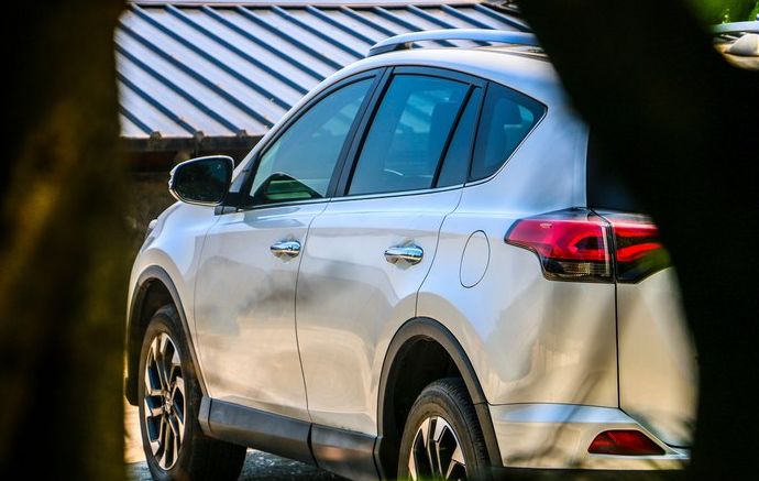 2012荣放rav4的2.0l的油耗,丰田rav4荣放2.5混动版真实油耗