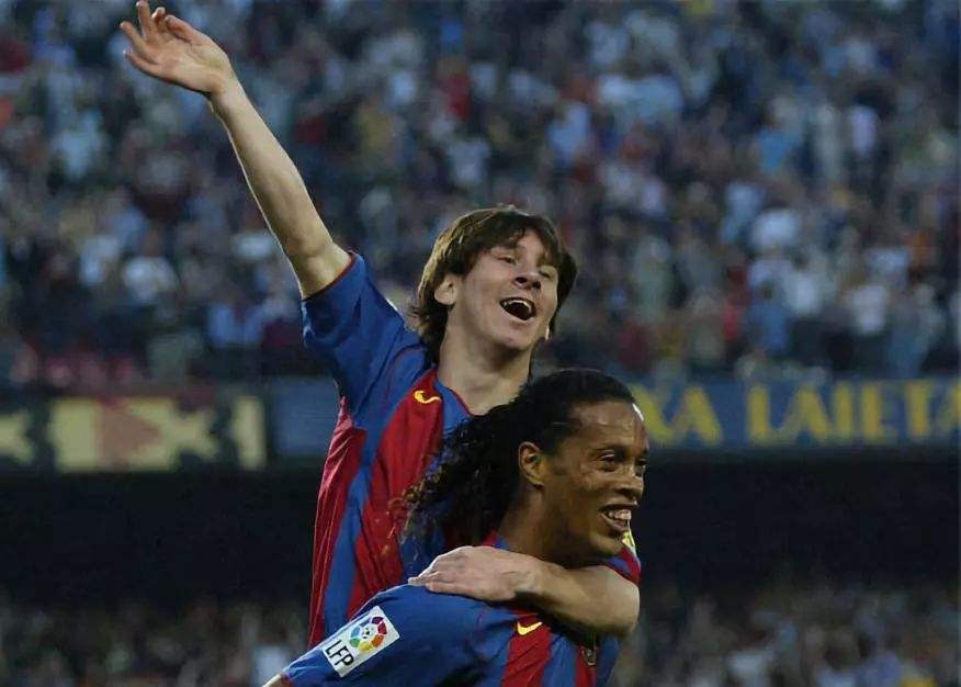 实况足球c罗梅西黑卡,实况足球c罗和梅西的高光